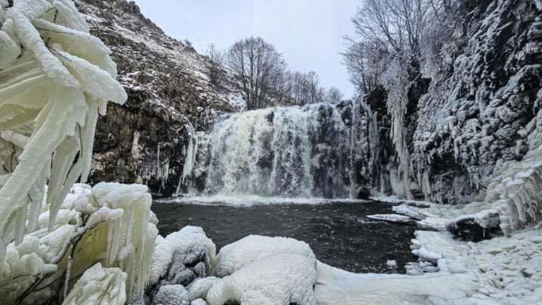 C&rsquo;est devenu une destination fréquente pour les photographes !  La cascade Çiseli est indispensable pour les amoureux de la nature, même en hiver