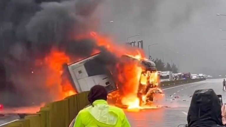 Images d&rsquo;Adana : Cela s&rsquo;est transformé en boule de feu !  Les passagers ont été évacués