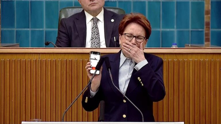 Meral Akşener a pleuré lors de la phase de groupes !