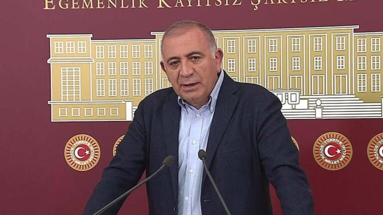 Salve de Gürsel Tekin : Ce ne sont pas des changeurs, ce sont des hommes pourris