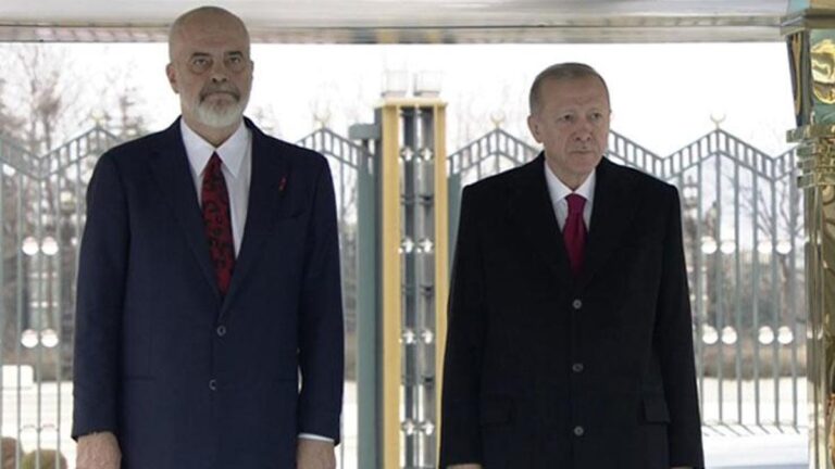 Le Premier ministre albanais est à Ankara !