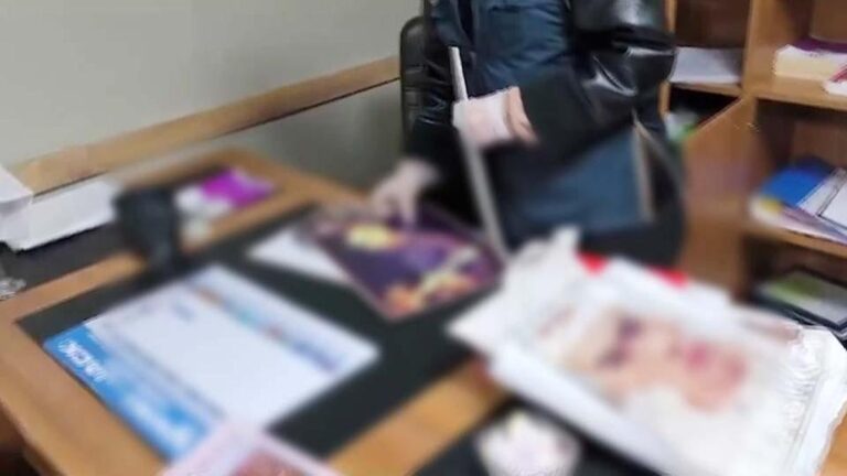 Raid contre le bâtiment du parti DEM à Esenyurt