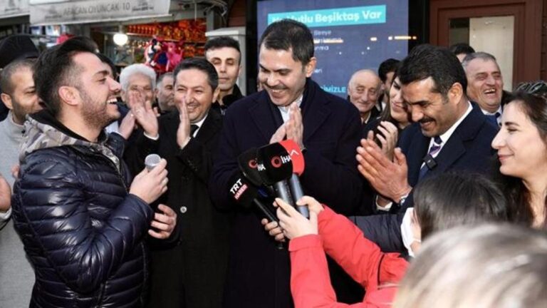 Murat Kurum a été accueilli avec intérêt par les citoyens de Beşiktaş