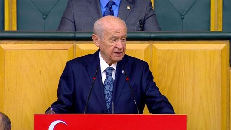 Bahçeli, leader du MHP: Renvoyer les membres de FETO au travail est une trahison envers la patrie et la nation