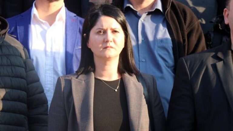 Elle a retiré sa candidature après avoir rencontré Özgür Özel… La candidate du CHP à Edirne était Filiz Gencan Akın.