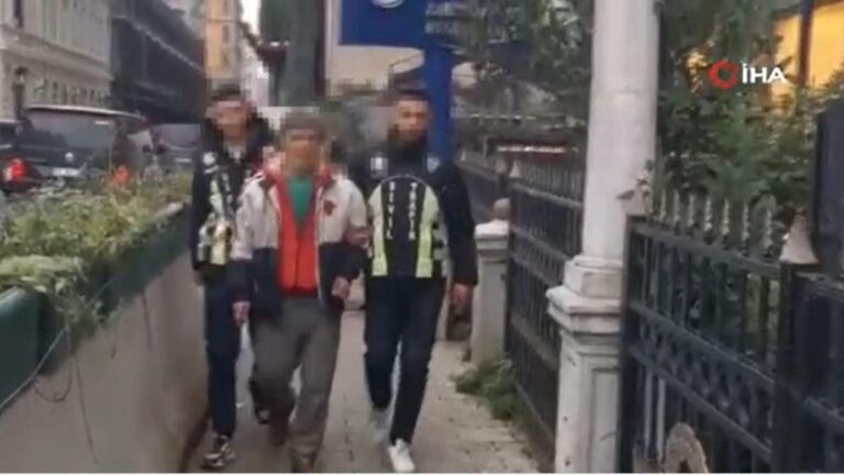 La personne qui utilisait un bâton à Beyoğlu a été prise en flagrant délit