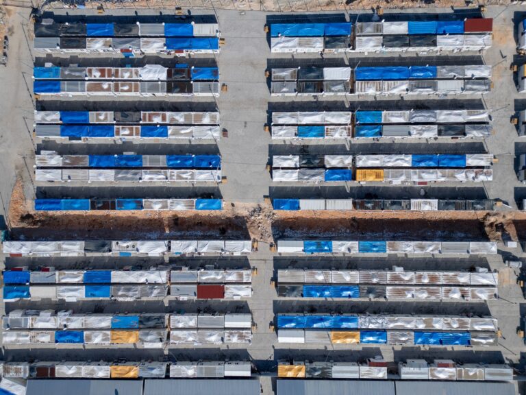 Photos : Les Turcs laissés sans abri suite au tremblement de terre sont coincés dans des villes conteneurs |  Séisme Turquie-Syrie