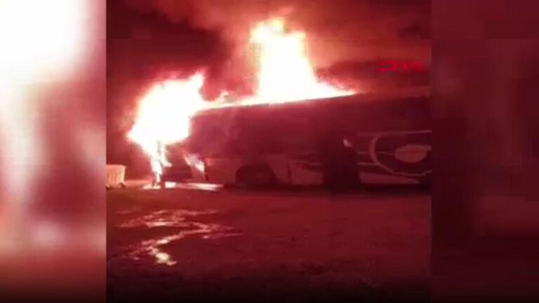 Un bus de passagers a pris feu à Bartın