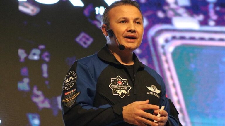 Premier astronaute turc Alper Gezeravcı : nos hommes d'État partageront la bonne nouvelle