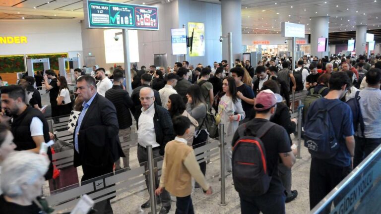 Densité des vacances de l'Aïd à l'aéroport d'Istanbul