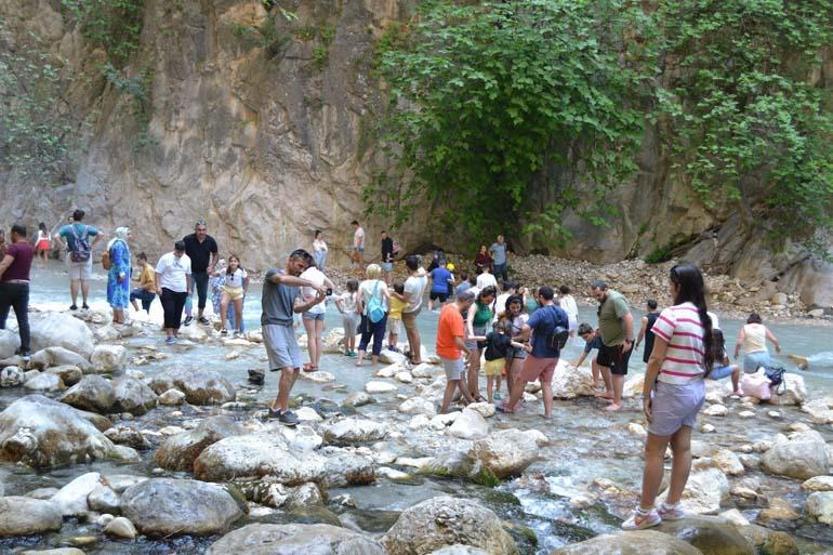 Il y avait une ruée pour les vacances dans le canyon de Saklıkent