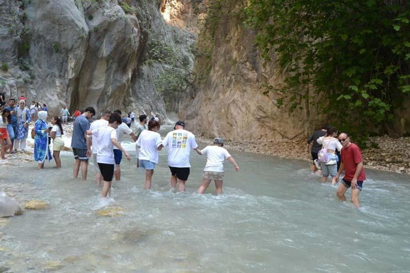 Il y avait une ruée pour les vacances dans le canyon de Saklıkent