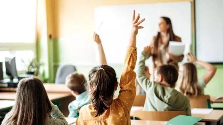 Le nouveau programme a été annoncé!  Il a été présenté au public et des commentaires sont attendus.