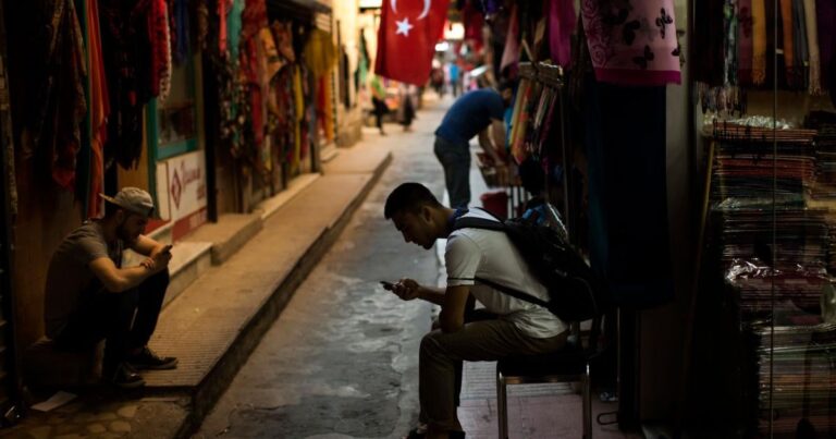 Turquie : perturbations des réseaux sociaux et des plateformes de messagerie