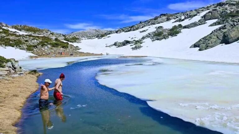 Ils ont nagé dans le lac gelé d'Uludağ