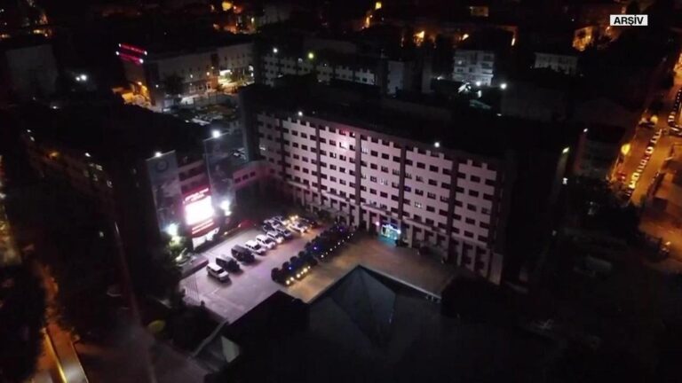 Double enquête sur une allégation de taupe au commissariat de police