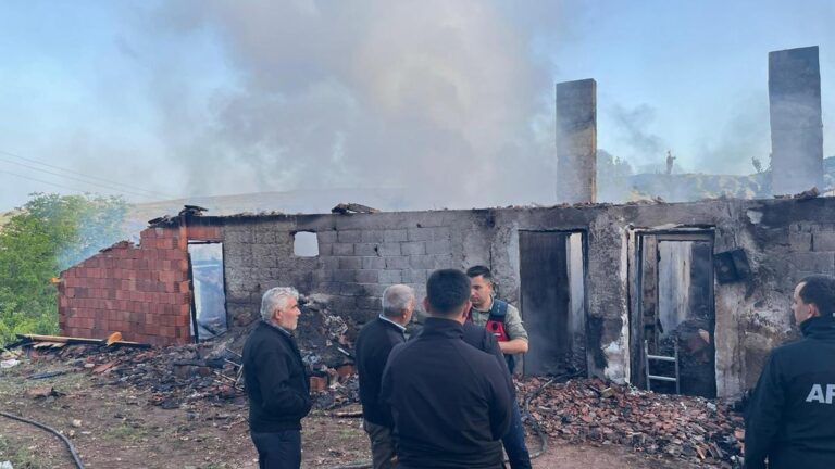 La mère et la fille sont mortes dans l'incendie d'une maison