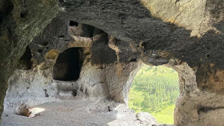 Les touristes locaux affluent vers la « ville lente » d'Ardahan