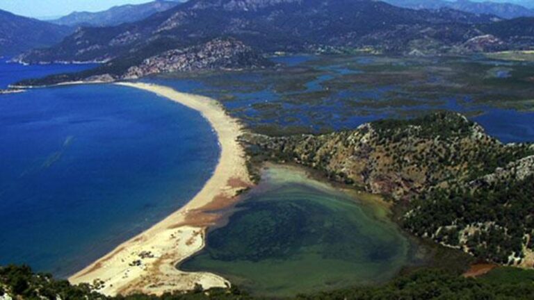 Où se trouve la plage d’Iztuzu et comment s’y rendre ?  Quelles sont les caractéristiques de la plage d’Iztuzu ?