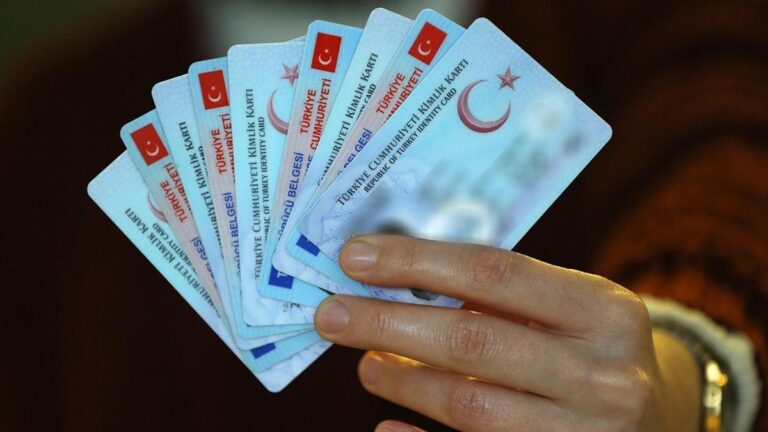 Environ 6 millions de personnes en Turquie ne sont pas passées aux cartes d'identité à puce