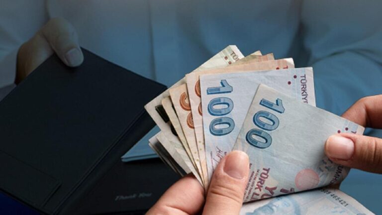 Est-ce que donner un pourboire au patron ou à l'employé a le droit ?