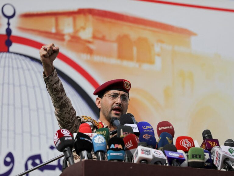 Les Houthis disent qu'ils cibleront les navires à destination d'Israël n'importe où à leur portée