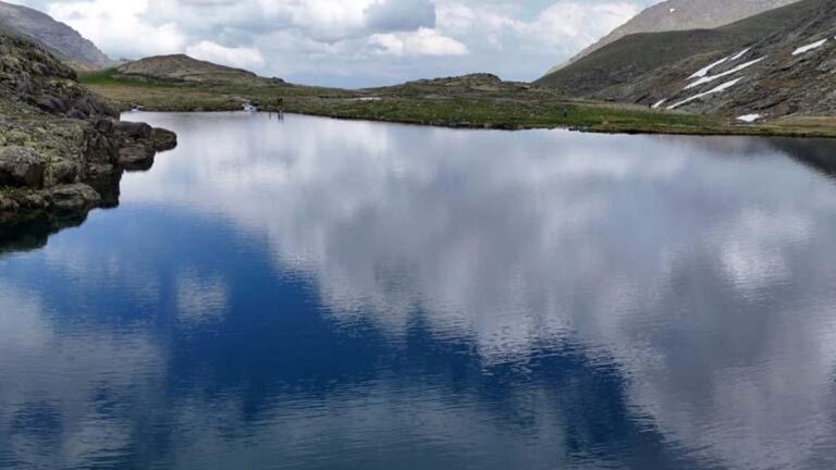 L'émeute des couleurs du printemps a commencé dans les lacs Artabel