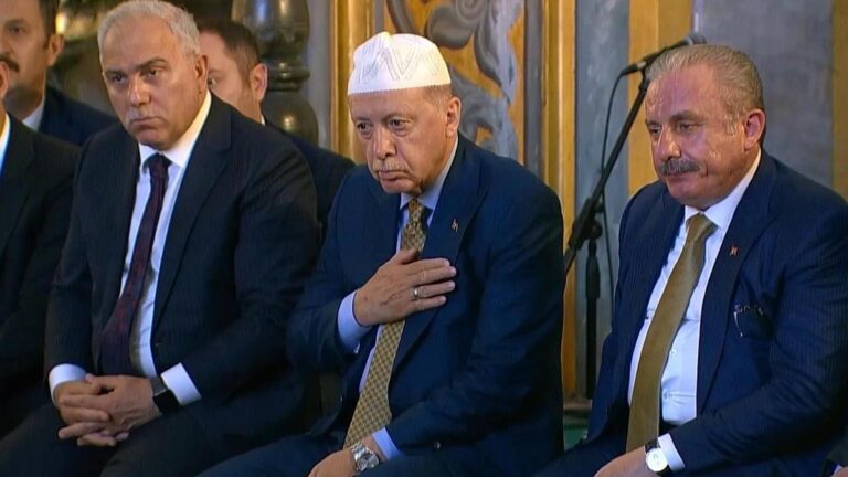 Le Président Erdoğan a assisté à la cérémonie de mémorisation des étudiants à la mosquée Sainte-Sophie