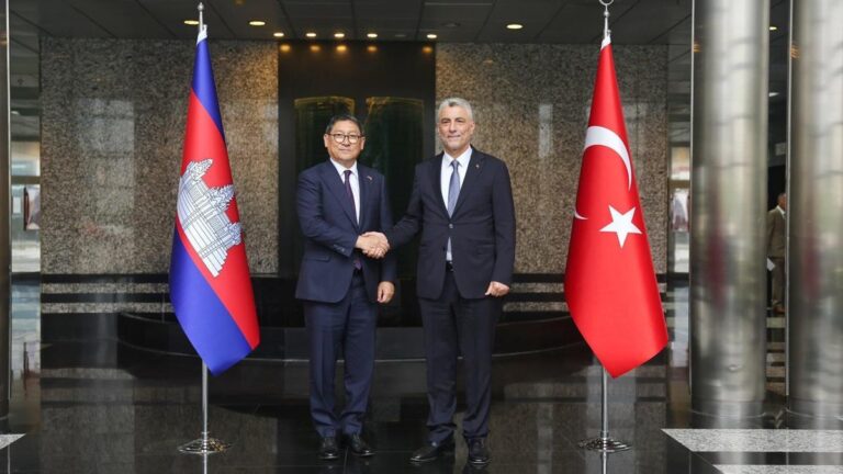 Le ministre Bolat a rencontré la vice-première ministre cambodgienne Sophea