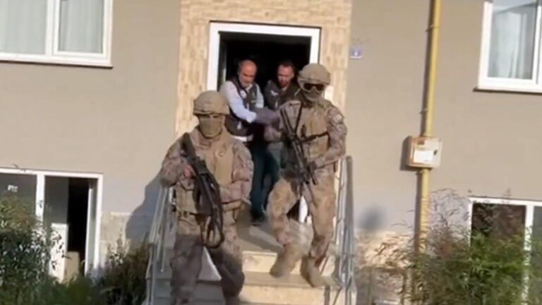 Le ministre Yerlikaya a annoncé : 30 détenus dans les opérations « Kuyu-3 » dans 6 provinces