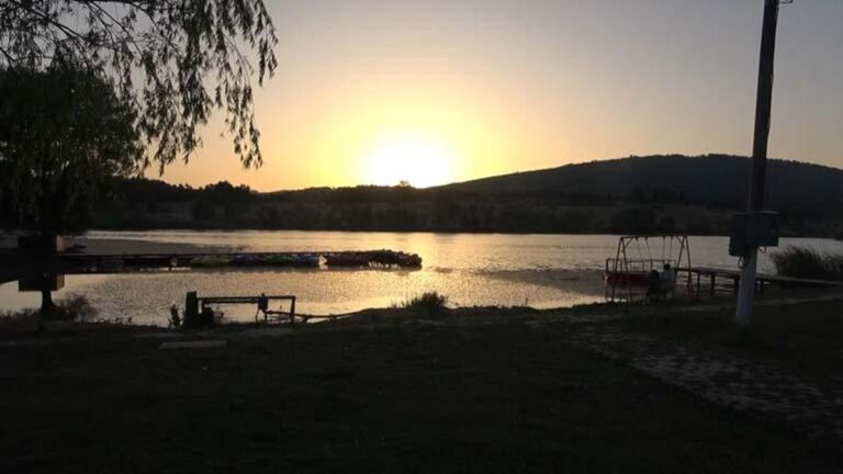 Ceux qui en ont assez de la chaleur de la ville préfèrent la « climatisation naturelle » Gököz