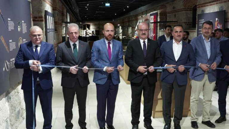 Exposition de tir à l'arc turco-islamique à la bibliothèque Rami