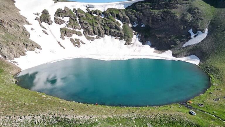 Le plateau de Farashin, recouvert de verdure, a créé des vues de carte postale