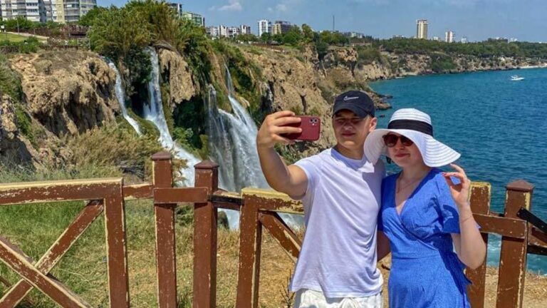 Le premier arrêt des touristes à Antalya est la cascade de Düden