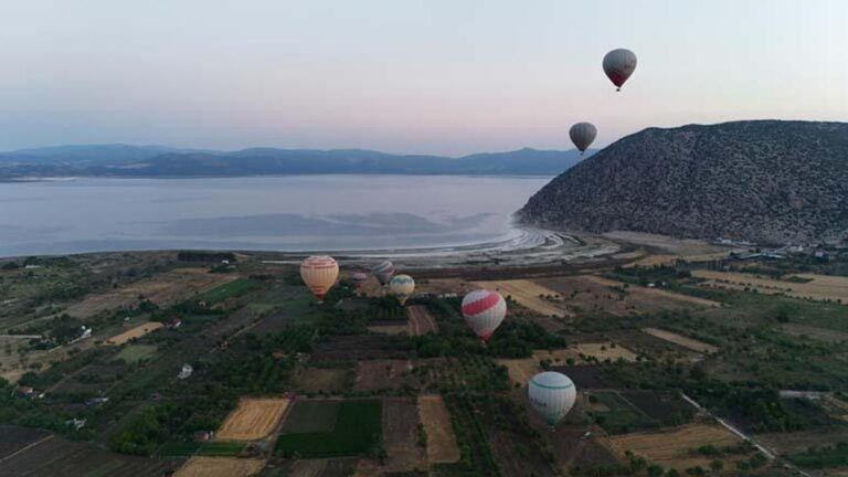 Baptême de l'air en montgolfière sur le lac de Salda