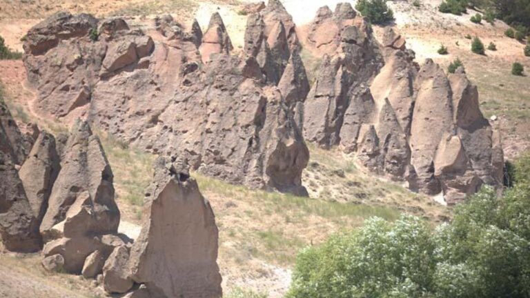 Les cheminées de fées de Sarıkamış attendent d'être introduites dans le tourisme !  Il y a un grand intérêt de la part des photographes