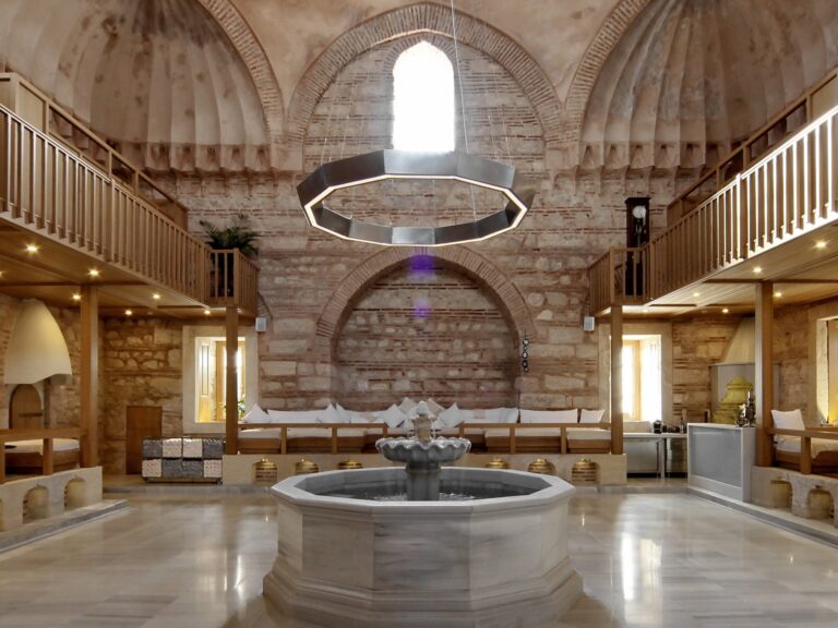 Le rituel historique du hammam connaît une renaissance à Istanbul
