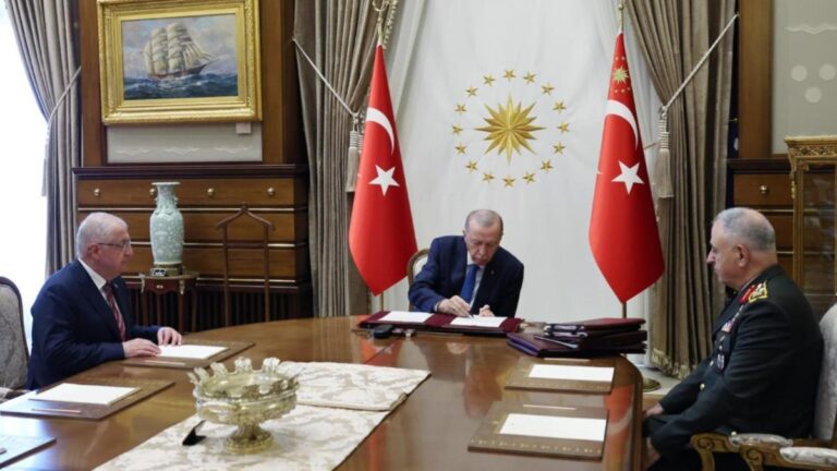 DÉCISIONS D'ÂGE ANNONCÉES || Voici toutes les décisions de promotion et de retraite !