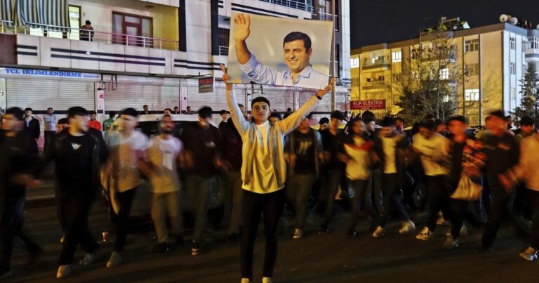 Turquie : Des politiciens kurdes condamnés à l'issue d'un procès collectif injuste