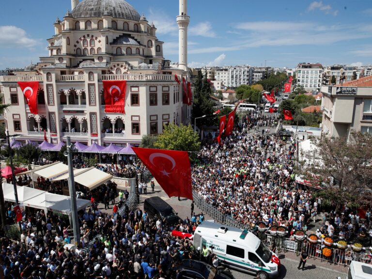 La Turquie enterre un militant américain tué par Israël en Cisjordanie occupée