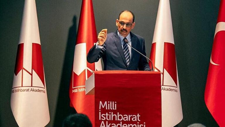 Le président du MİT, Kalın, a donné la première conférence de l'Académie nationale du renseignement