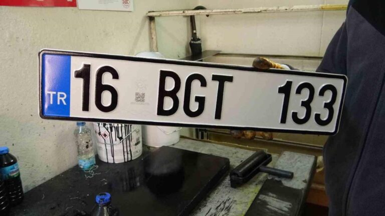 16 Quelle plaque d'immatriculation ? 16 Quelle ville a le code de plaque ? 16 À quelle province appartient-il ?