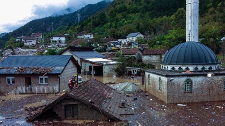 60 conteneurs et 100 générateurs de l'AFAD vers la Bosnie-Herzégovine