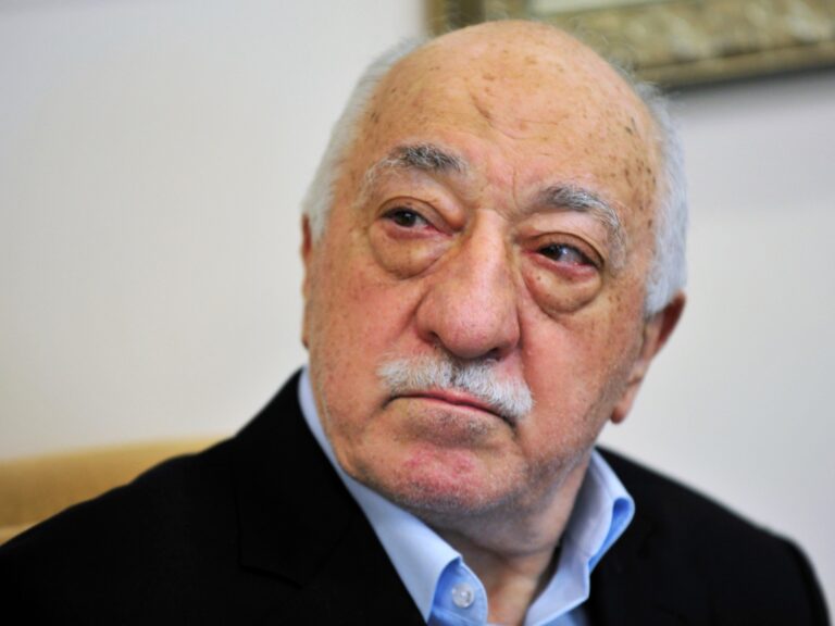 Le religieux Fethullah Gülen, accusé de tentative de coup d'État en Turquie, est décédé à 83 ans