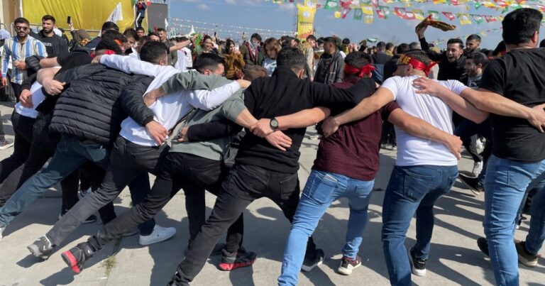 Les chants et danses turcs et kurdes ne sont pas de la propagande terroriste