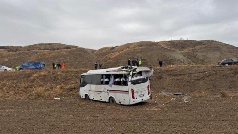 Ils ont eu un accident à Çankırı alors qu'ils se rendaient aux funérailles : 29 blessés