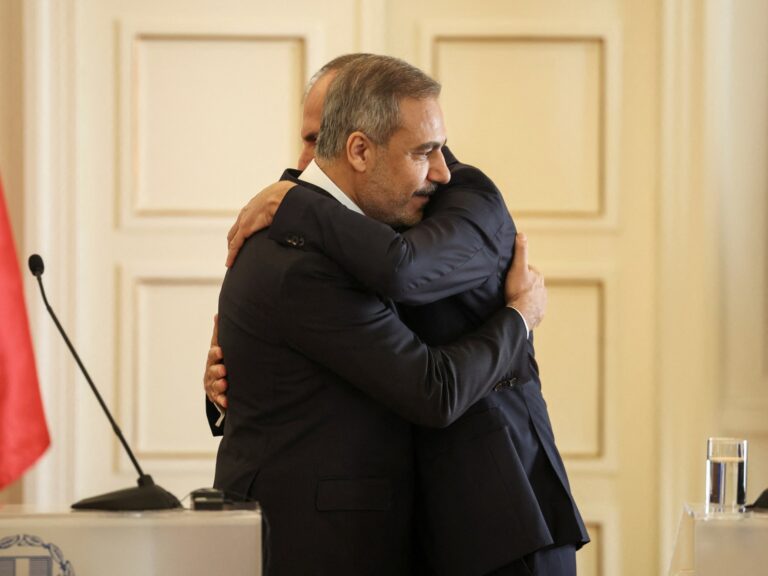 Les hauts diplomates turcs et grecs se réunissent pour tenter de rétablir les liens entre rivaux régionaux