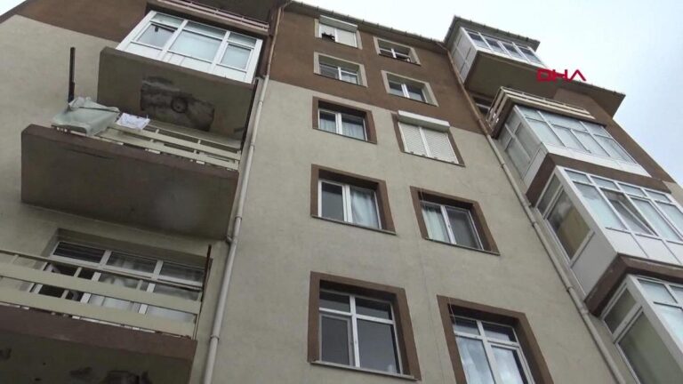 Le bâtiment dont le balcon s'est effondré à Avcılar, Istanbul sera démoli