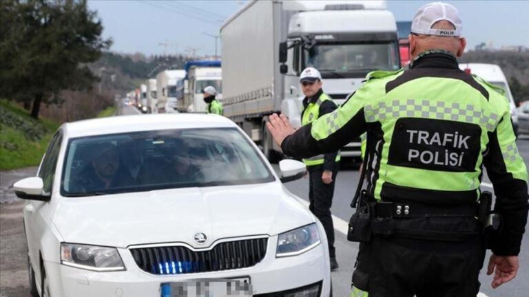 Action contre 11 mille 591 conducteurs utilisant des lumières stroboscopiques non autorisées