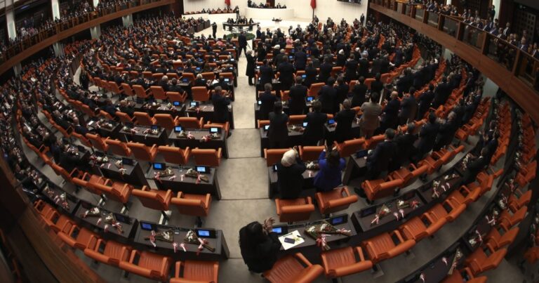 Turquie : Un projet de loi sur l'espionnage menace les défenseurs des droits et les journalistes